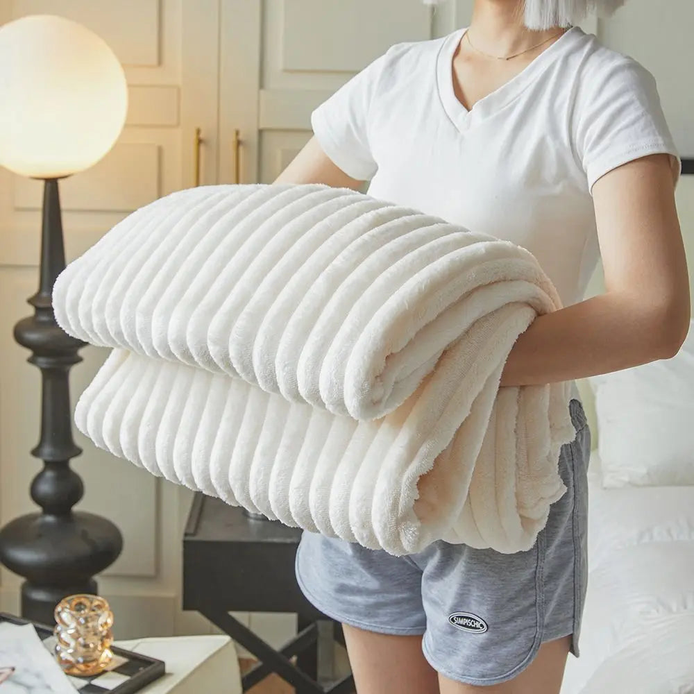 Ultra Soft Fleece Bed Throw Blankets for Lunch Rest Double Sided Warm Blanket Skin-Friendly Warm Conditioning Quilt Breathable