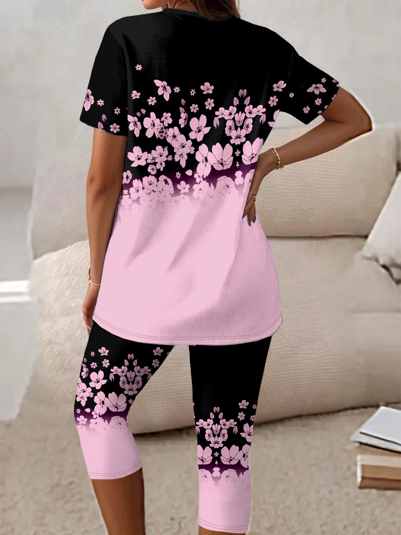 Plus Size 2 Piece Ombre Gradient Floral Loungewear Set Round Neck Short Sleeve Long Tunic Top High Waist Floral Panel Capri Legg