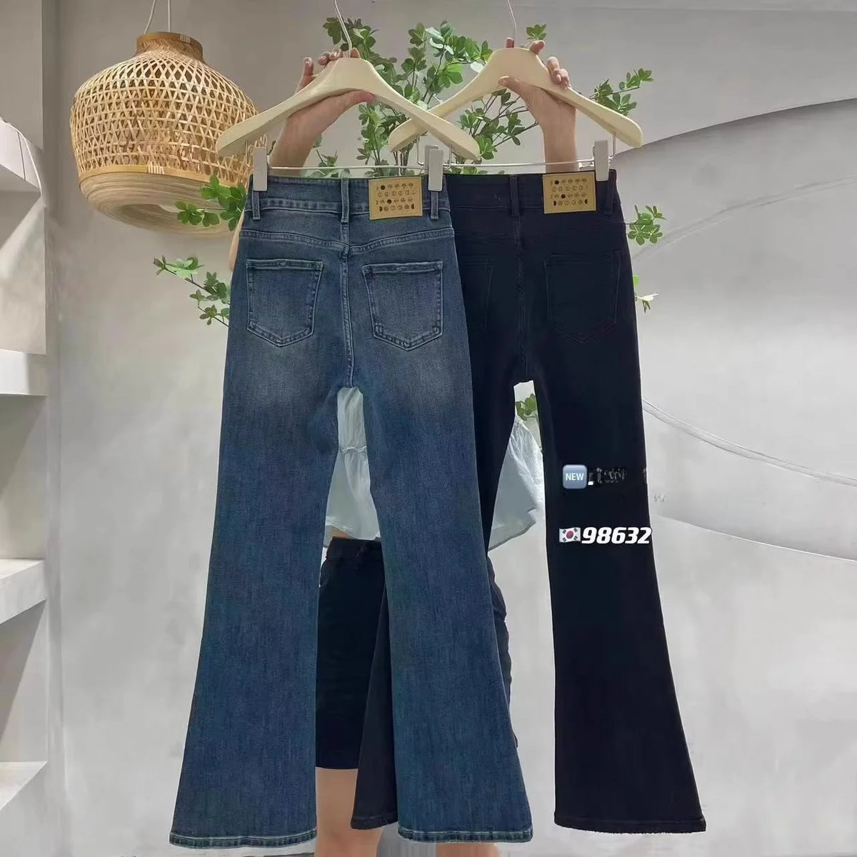 Women's High Waist Slim Fit Denim Jeans Bell Bottoms Thickened Fleece Autumn Winter Fashion Retro Style Elastic Cotton Jeans