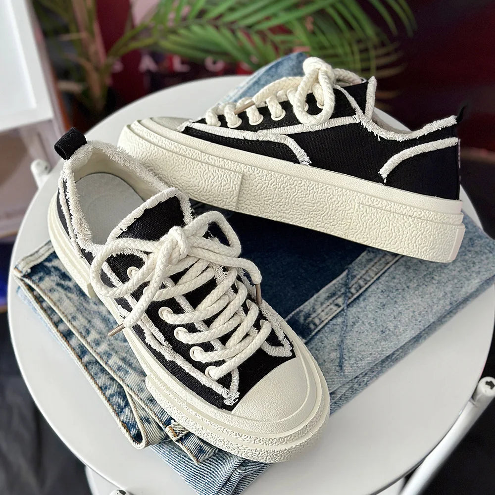Fashion Women Casual Sneakers 2026 Summer Lightweight Casual Skate Women Shoes Big Size 42 Canvas Vulcanized Chaussures Femme