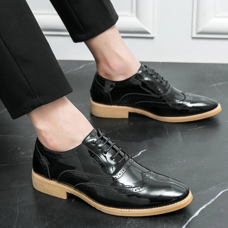 Hot Selling Luxury Gold Men's Business Dress Shoes in Europe America Glossy Brogue Shoes Men's Split Leather Shoes Free Delivery