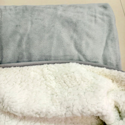 Soft Flannel Pet Blanket Waterproof Splash Resistant Comfortable Blanket for Pet and Couple