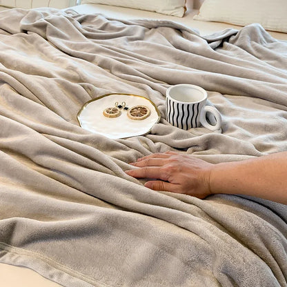 Luxury Flannel Travel Blanket for Airplane Lightweight Office Nap Soft Blanket Non-shedding and Colorfast Multi-purpose Blankets