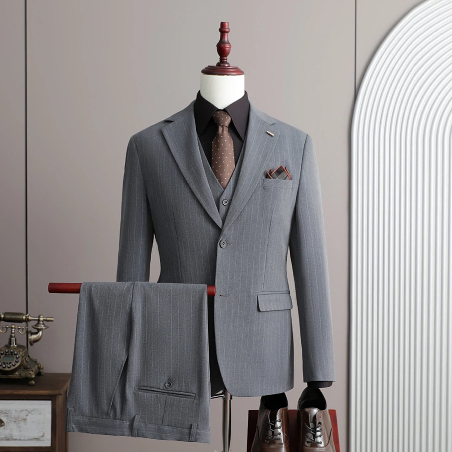 A Stylish and Cool Striped Casual Business Three-Piece Suit Set for the Autumn of 2025, a High-Quality Wedding Suit