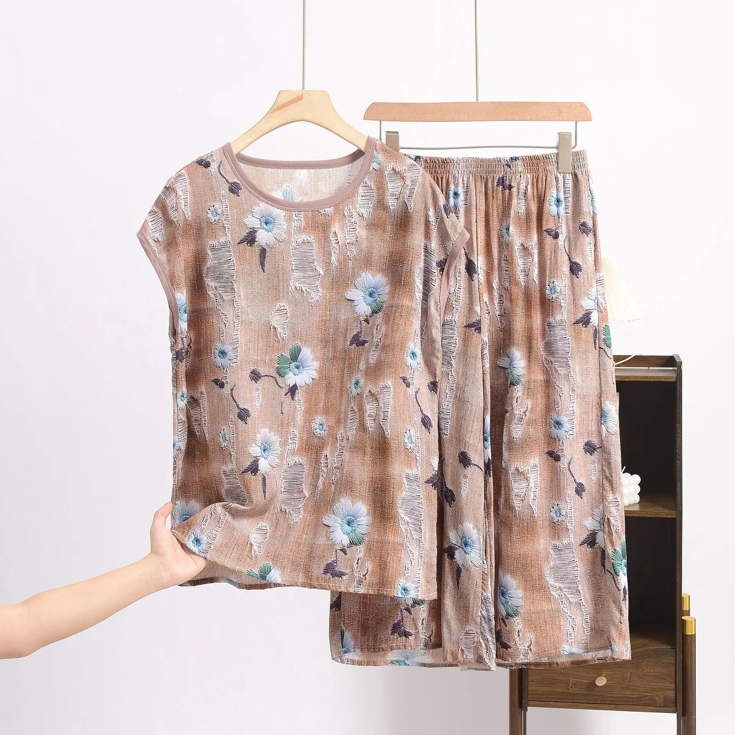 XL to 6XL Plus size Summer Pajamas set short sleeve Tshirt and Capri Pants Floral Print Loose homewear suits comfort sleepwear