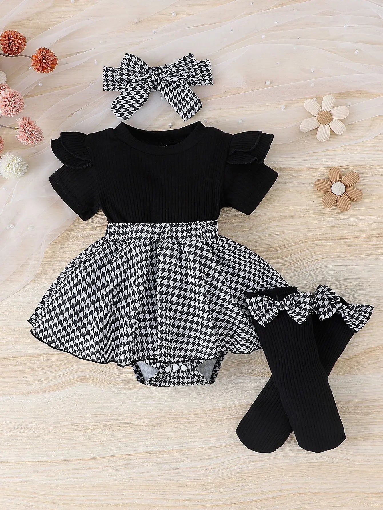 Baby Girl Bodysuit Dresses Short Sleeve Heart Shape Bow Romper Infants Onesies With Socks Headband 3pcs Sets For Newborn Girls