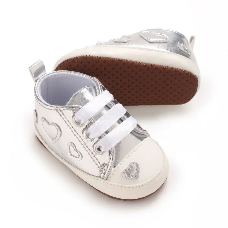 Baby Learning Walk Shoes, Silver Gold Shiny Heart Patch Baby Crib Shoes, Soft Light Cute Newborn Boys Girls Footwear 0-1 Year