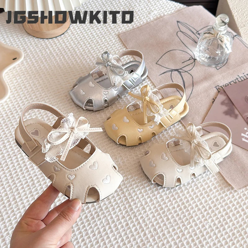 JGSHOWKITO Summer Children Heart Hollow Out Sandals Closed Toe Kids Wedding Party Shoes with Lace Bow Casual Girls Flat Sandals