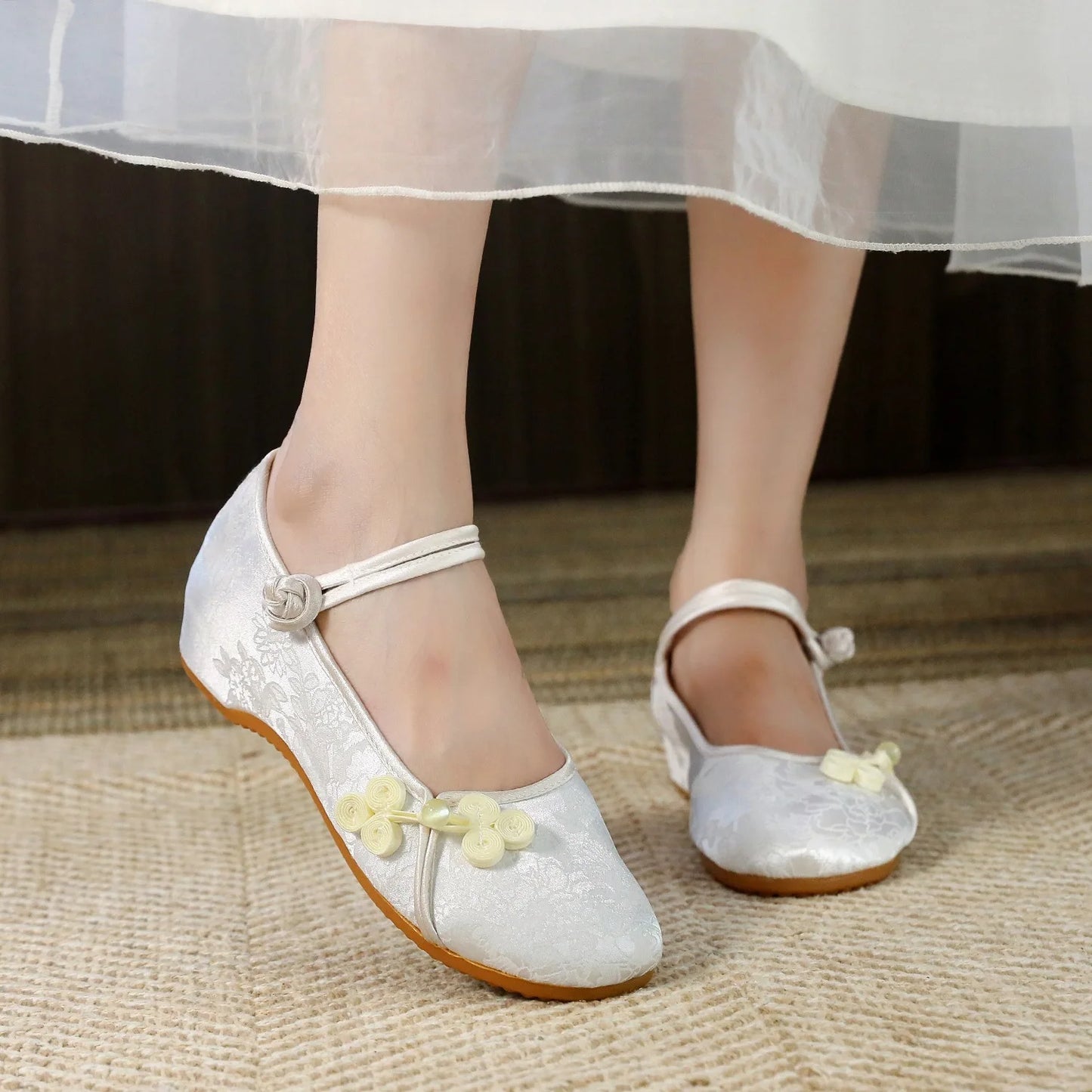 Embroidery Old Beijing Cloth Shoes Streetwear Embroidery Casual Vintage Cheongsam Autumn Sneakers Women Shoes Ethnic Style