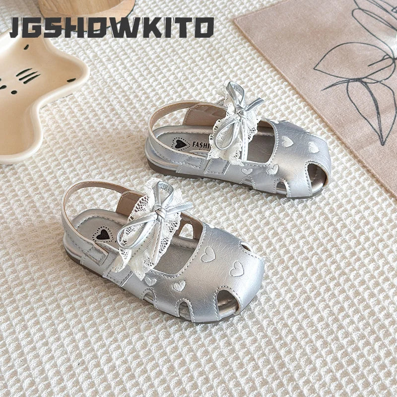 JGSHOWKITO Summer Children Heart Hollow Out Sandals Closed Toe Kids Wedding Party Shoes with Lace Bow Casual Girls Flat Sandals