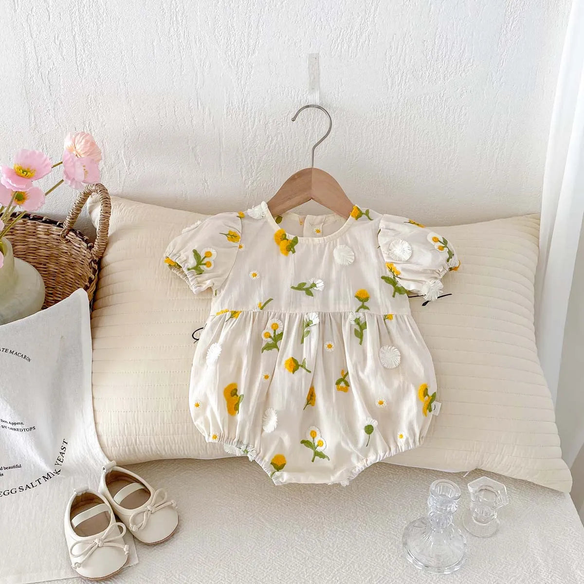 Summer baby girl embroidered three-dimensional small flower thin round neck jumpsuit, baby sweet short-sleeved jumpsuit suitable