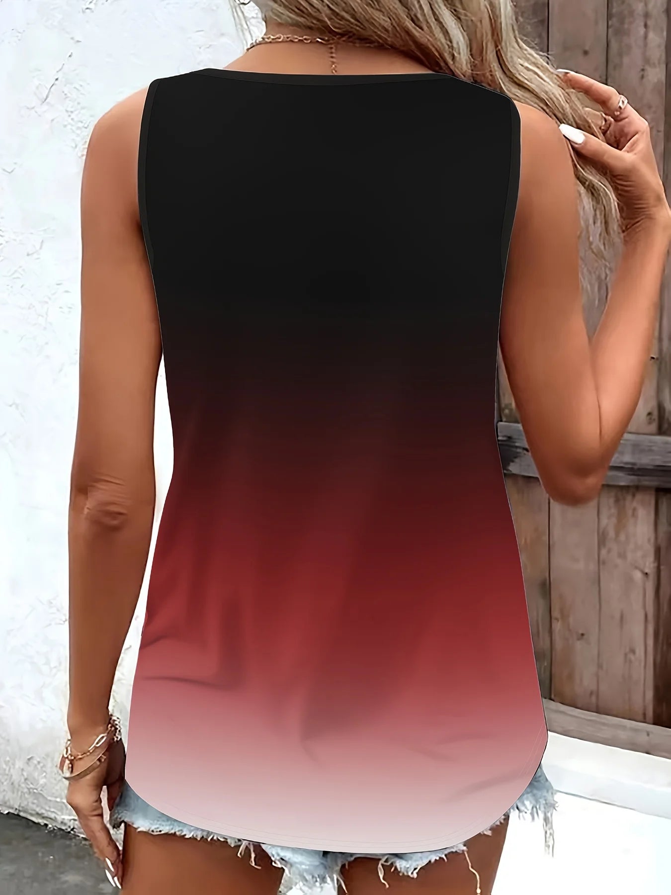 Plus Size Women's Gradient Tank Top with Stylish Ring Detail Comfortable Casual Wear Versatile Sleeveless Summer Blouse