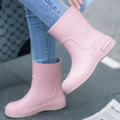 Fashionable women's rain boots for outdoor wear, mid-calf waterproof and anti-slip rubber shoes for kitchen work, water boots