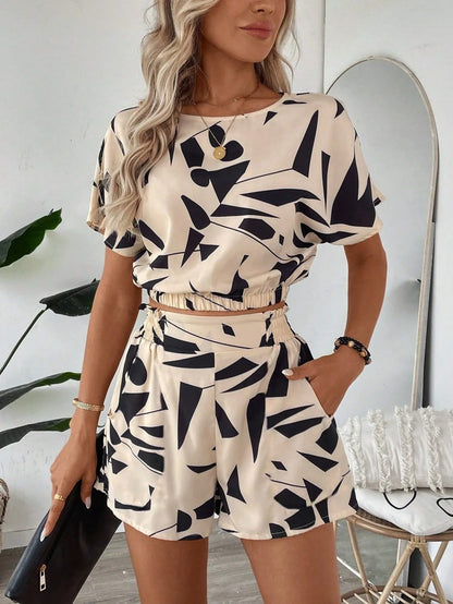 Women's Fashion Two-Piece Set - Leaf Pattern Printed Waist-Cinching Short-Sleeved T-Shirt + Printed Shorts Set