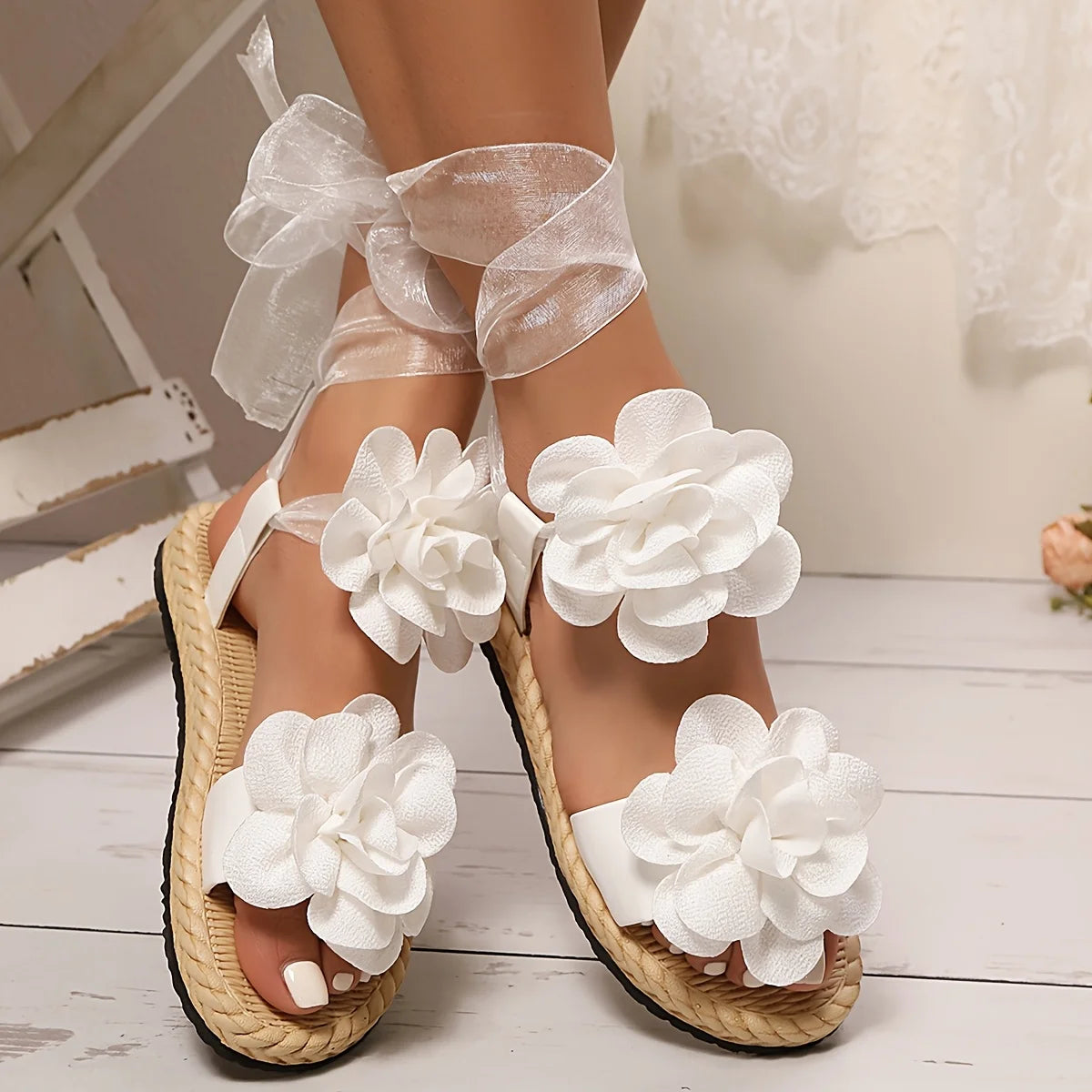 "Fairy-Style" Women's Platform Lace-Up Sandals: Adorned with Floral Accents for a Look That Is Both Cute and Elegant