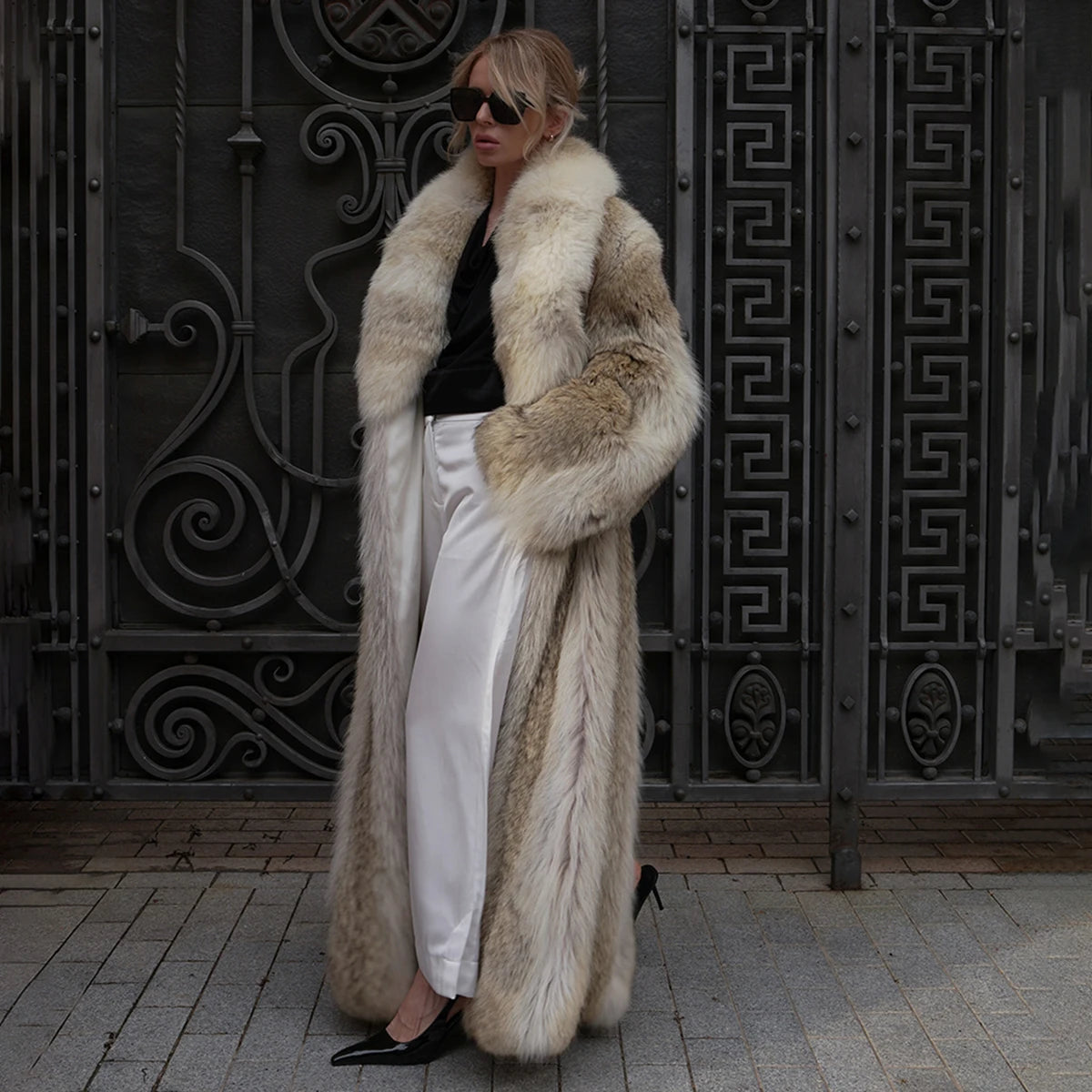 Women Winter Faux Fur Coat Long Fluffy Beige Old Money Style 2026 New Lapel Collar Elegant Warm Luxury Outerwear