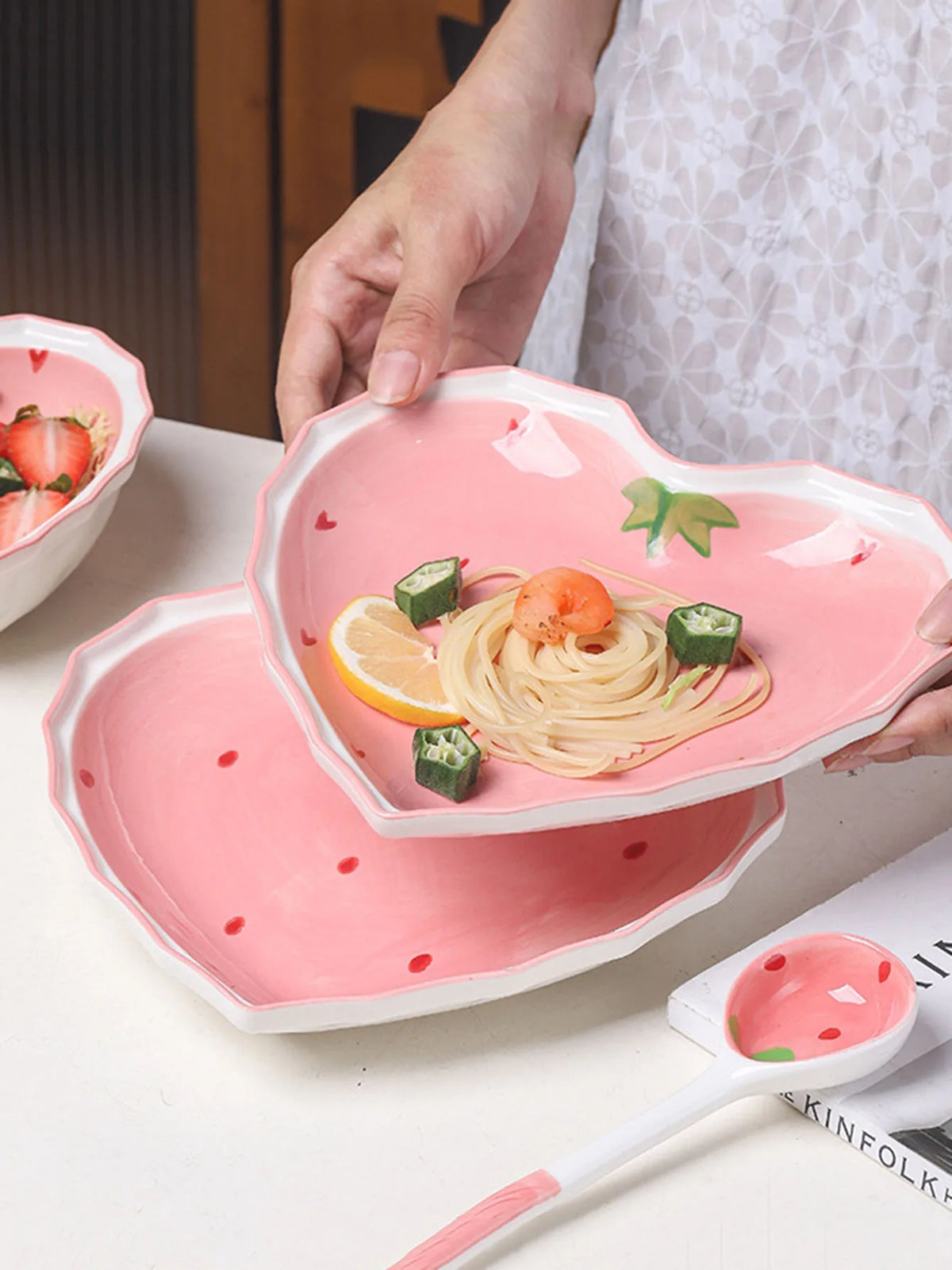 3pcs Strawberry Bowl Spoon Plate Set Beautiful Girl Heart Bowl Salad Bowl Dessert Household Tableware