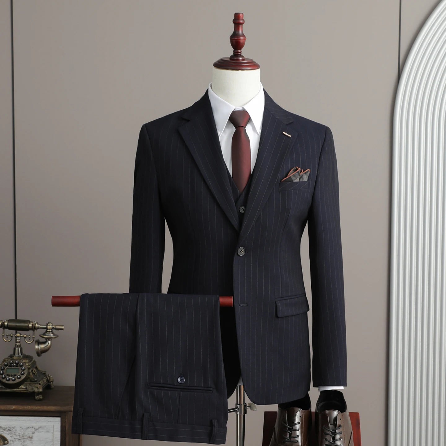 A Stylish and Cool Striped Casual Business Three-Piece Suit Set for the Autumn of 2025, a High-Quality Wedding Suit