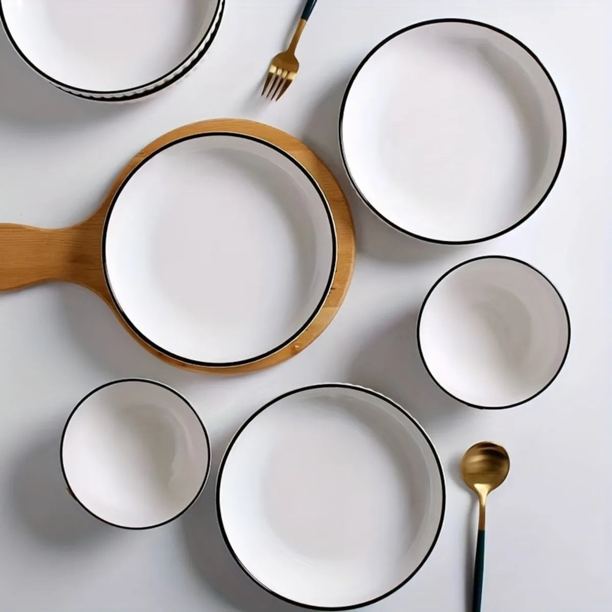 12-piece set Yamada Japanese Style Ceramic Dinnerware Set White & Black Underglaze Traditional Design Porcelain Bowls And Plates