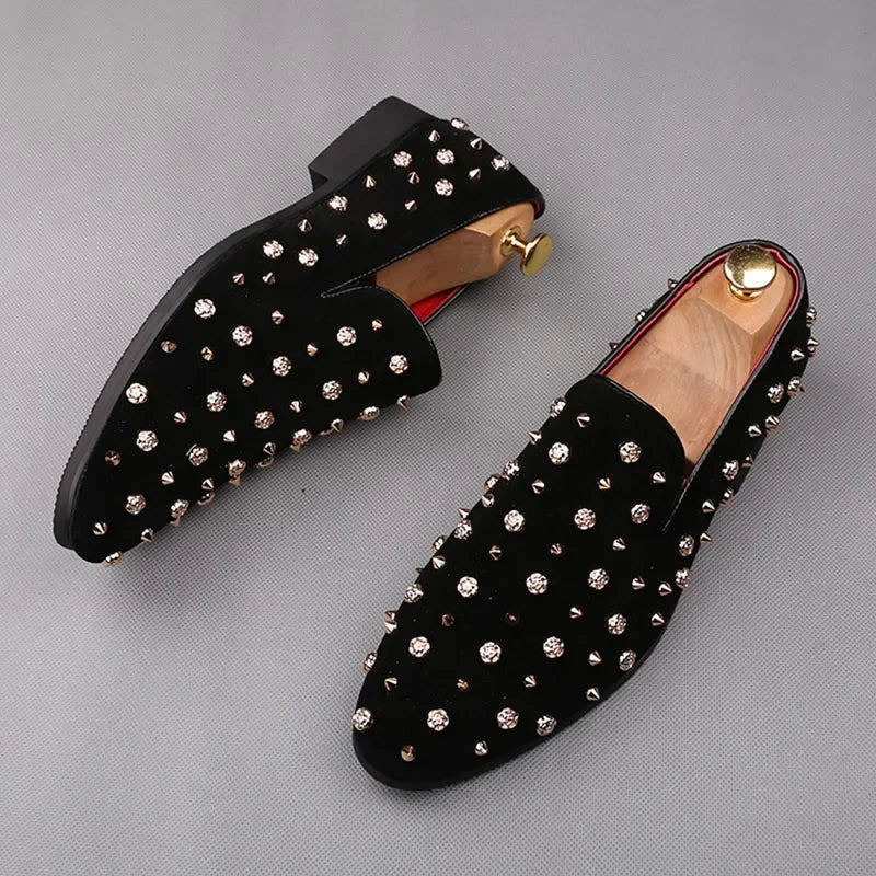 New Luxury Designer Men‘s British Pointed Punk Rivet Oxford Formal Male Shoes Men Man Wedding Prom Homecoming Shoes for Men