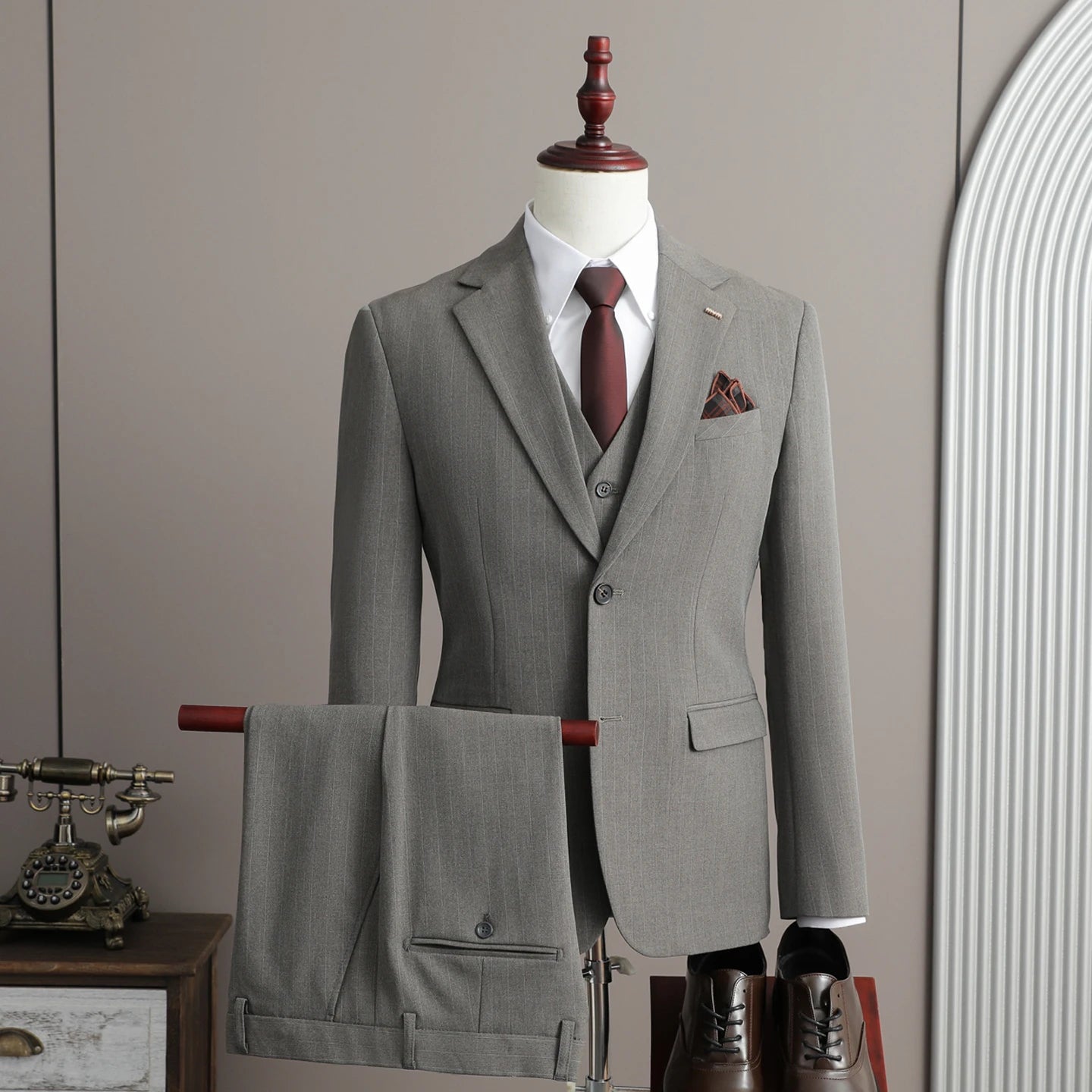 A Stylish and Cool Striped Casual Business Three-Piece Suit Set for the Autumn of 2025, a High-Quality Wedding Suit