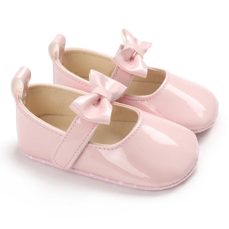 Cute and classic pink themed casual flat shoes for baby girls, soft and comfortable baby walking shoes for 0-18 months
