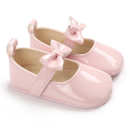 Cute and classic pink themed casual flat shoes for baby girls, soft and comfortable baby walking shoes for 0-18 months