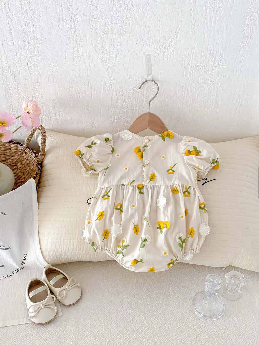 Summer baby girl embroidered three-dimensional small flower thin round neck jumpsuit, baby sweet short-sleeved jumpsuit suitable