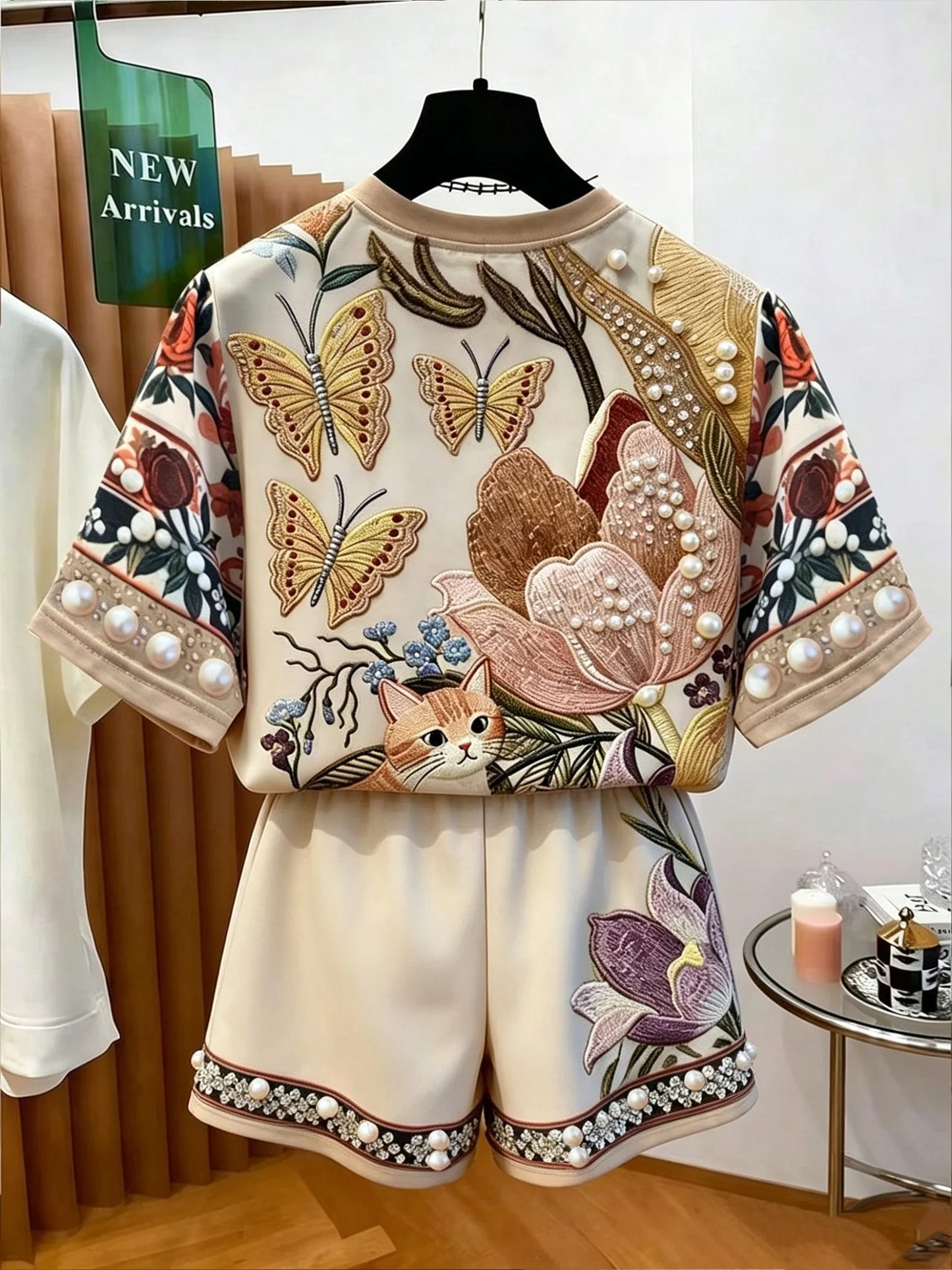 Women's Summer Casual Outfit: Elegant Floral Butterfly and Kitten Print Short-Sleeve Top + Loose Shorts Two-Piece Set, Suitable for Summer Casual Outings, Versatile Clothing