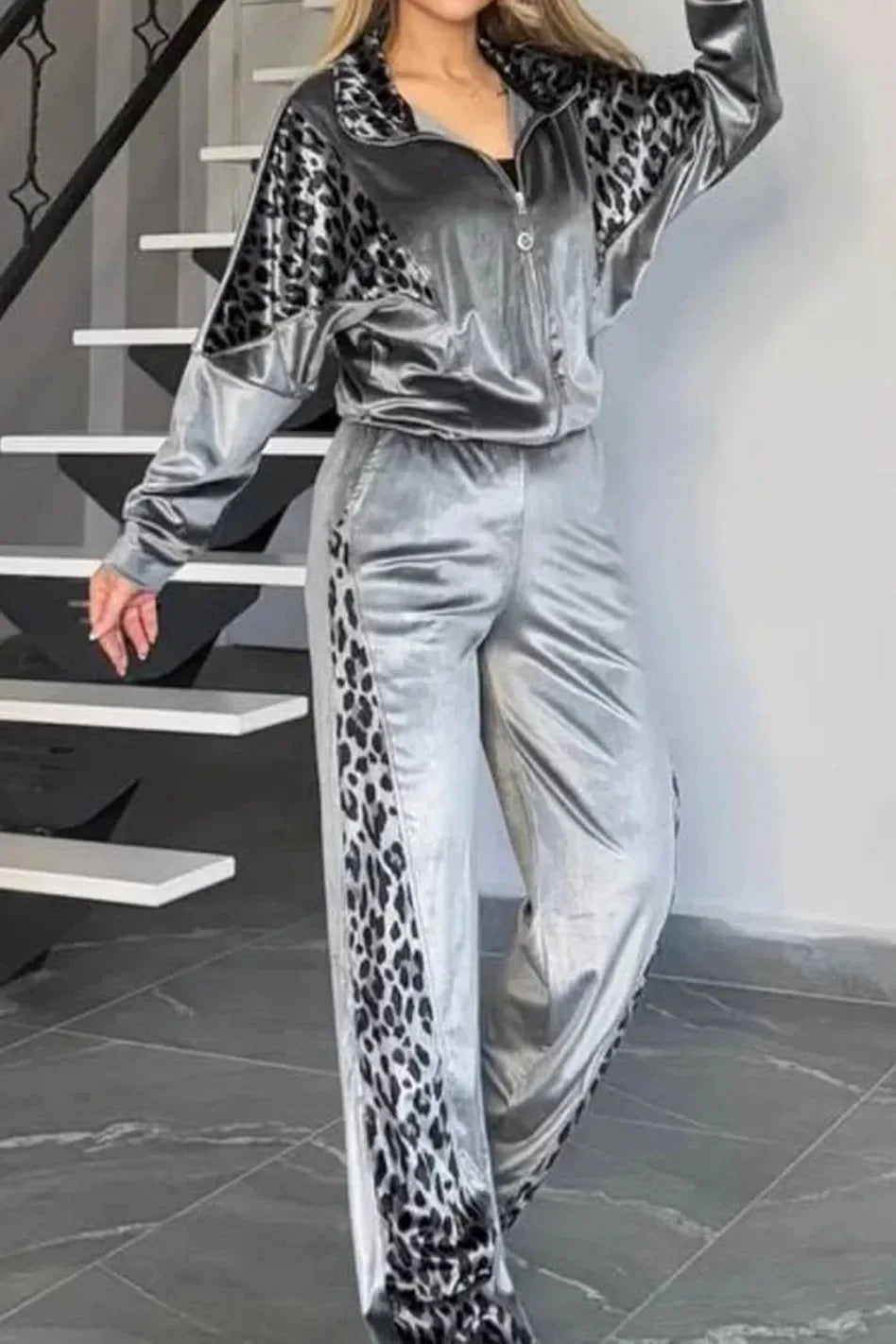 Women's 2-piece Set Retro Leopard Print Zipper Bomber Jacket Sweatshirt + High-waisted Trousers Sets Women's Velvet Pants Suit