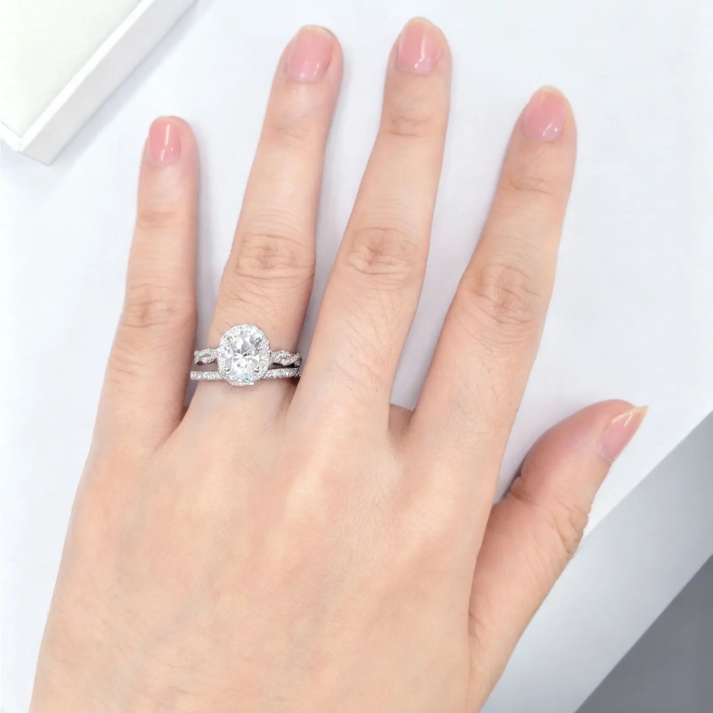 Newshe Women's D VVS1 Full Moissanite Engagement Ring Set 925 Sterling Silver Halo Oval Cut Bridal Wedding Rings Fine Jewelry