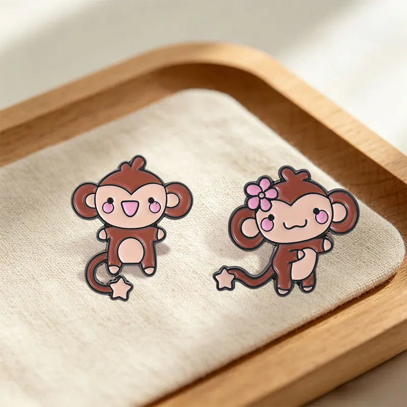 Cute Monkey Enamel Pins Cartoon Star Tail Ape Floral Kawaii Animal Brooches Lapel Backpack Badge Fashion Jewelry Gift for Friend