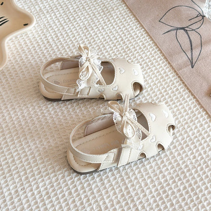 JGSHOWKITO Summer Children Heart Hollow Out Sandals Closed Toe Kids Wedding Party Shoes with Lace Bow Casual Girls Flat Sandals
