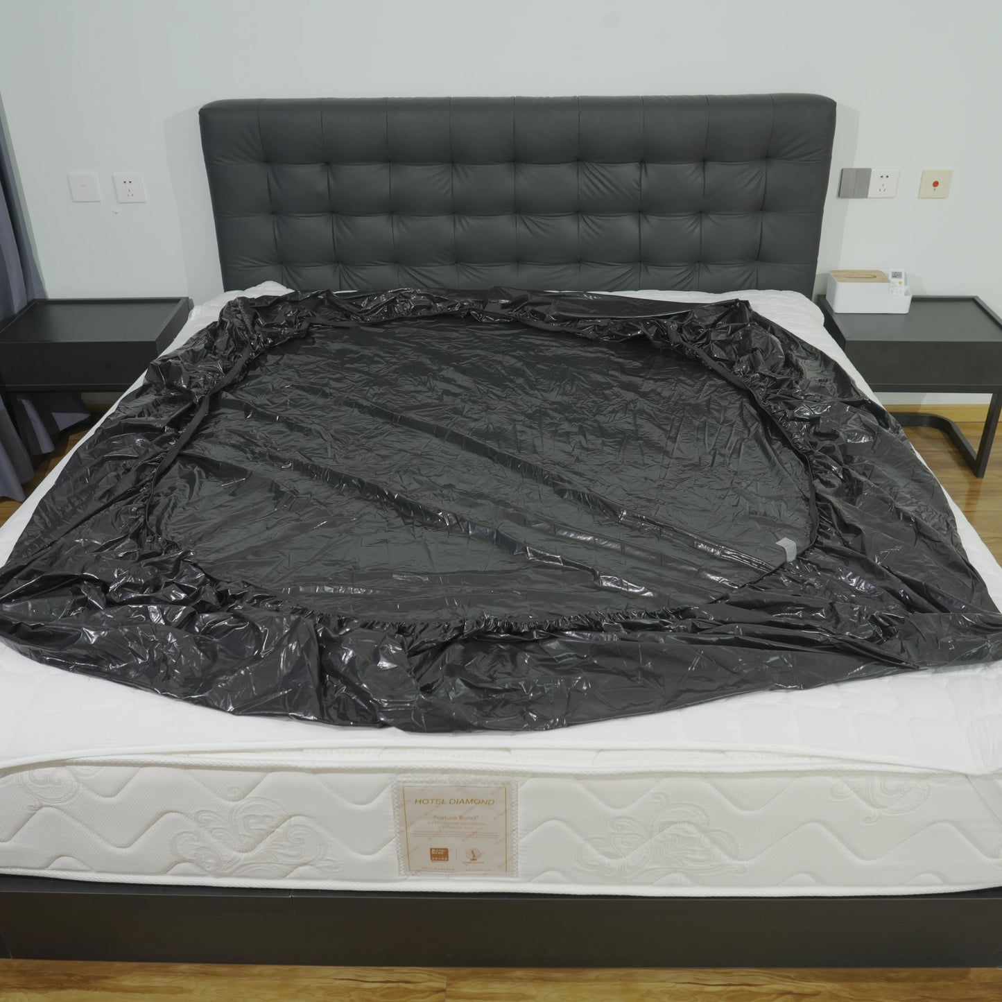 1pcs PVC Waterproof Mattress Protection Sheet, Soft and Skin-Friendly, Deep Pockets Adjustable, Suitable for Hotels and Bedrooms