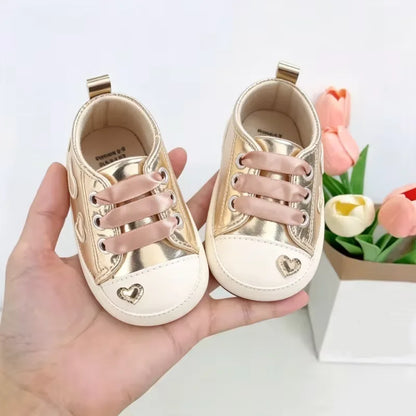 Baby Learning Walk Shoes, Silver Gold Shiny Heart Patch Baby Crib Shoes, Soft Light Cute Newborn Boys Girls Footwear 0-1 Year