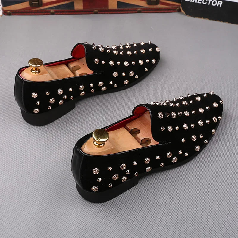 New Luxury Designer Men‘s British Pointed Punk Rivet Oxford Formal Male Shoes Men Man Wedding Prom Homecoming Shoes for Men