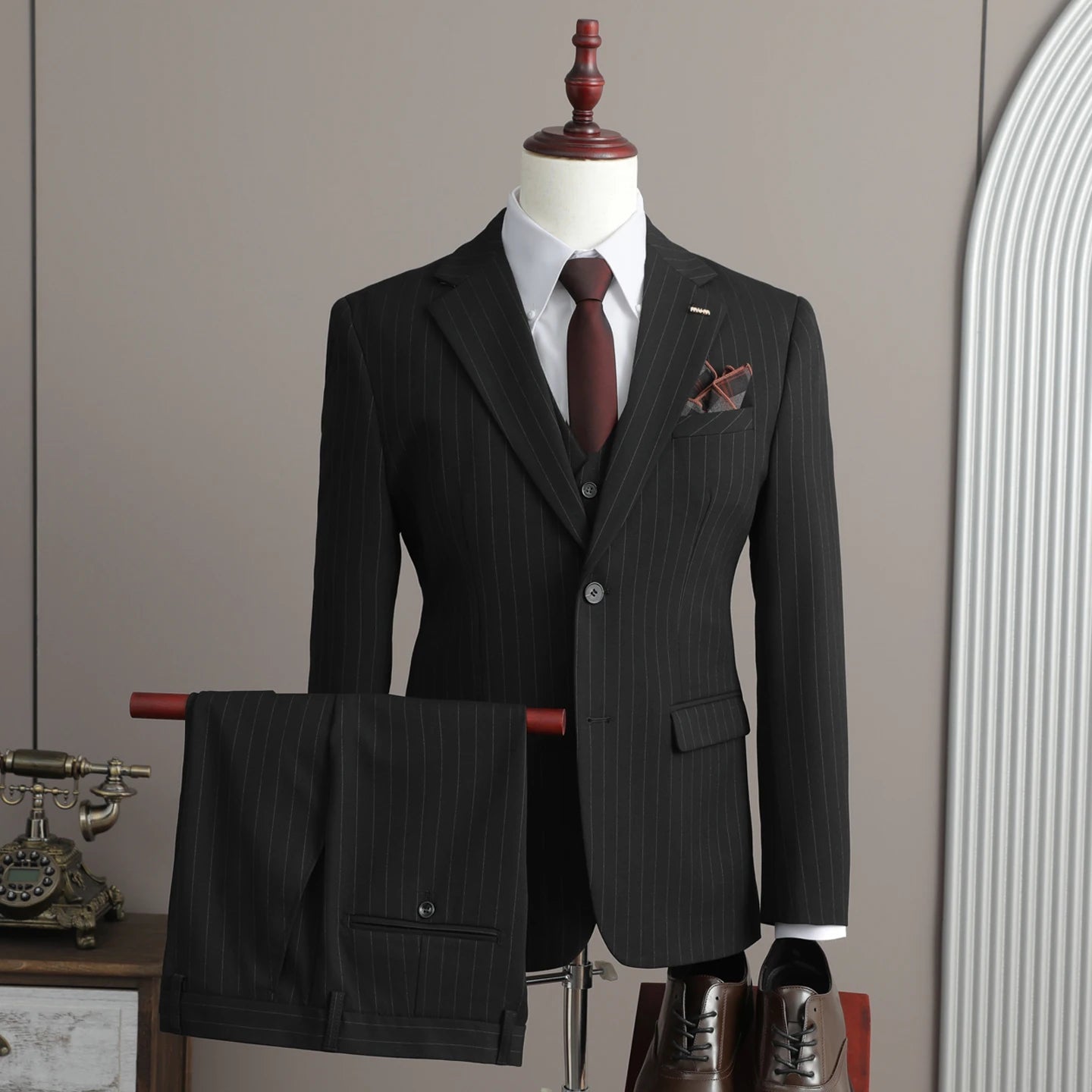 A Stylish and Cool Striped Casual Business Three-Piece Suit Set for the Autumn of 2025, a High-Quality Wedding Suit