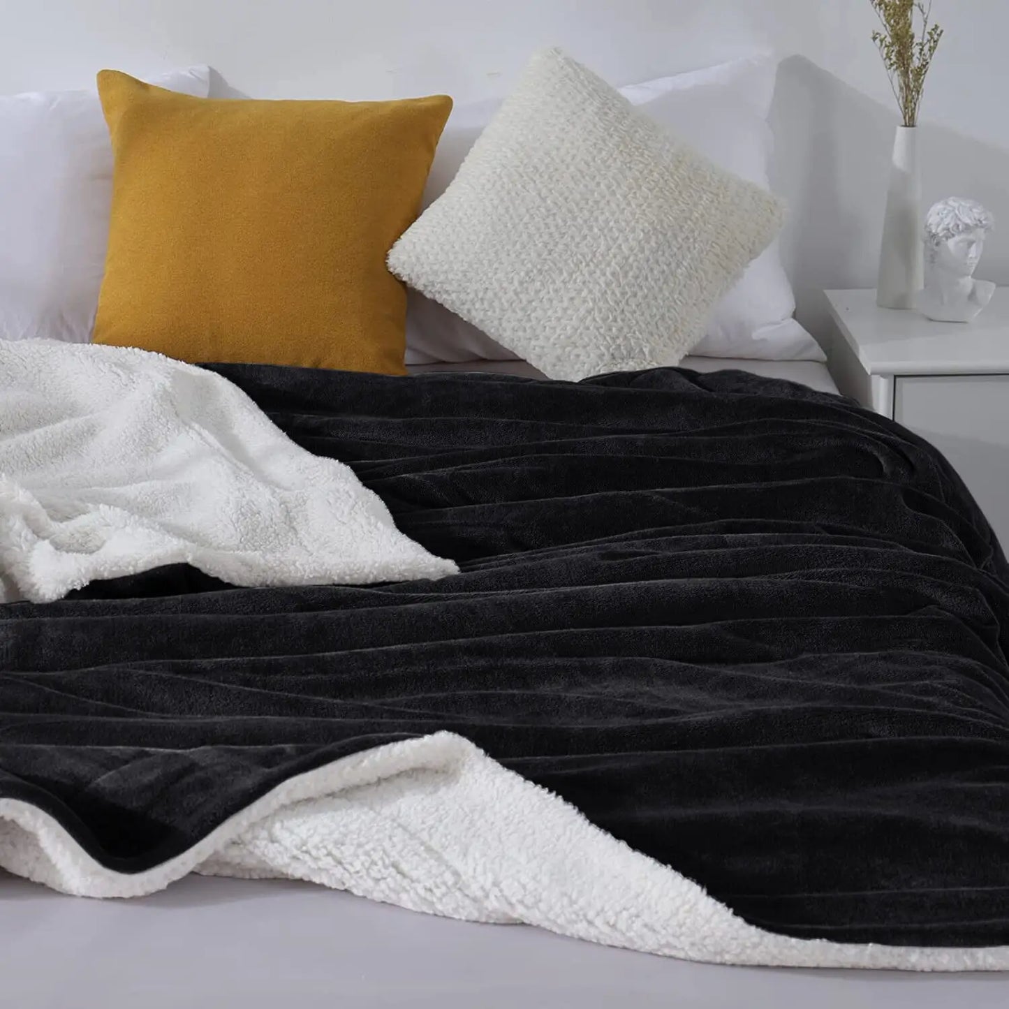 Sherpa Fleece Blanket Throw Black Soft Reversible Thick Plush Blankets Microfiber Winter Bed Blanket for Camping Couch Sofa