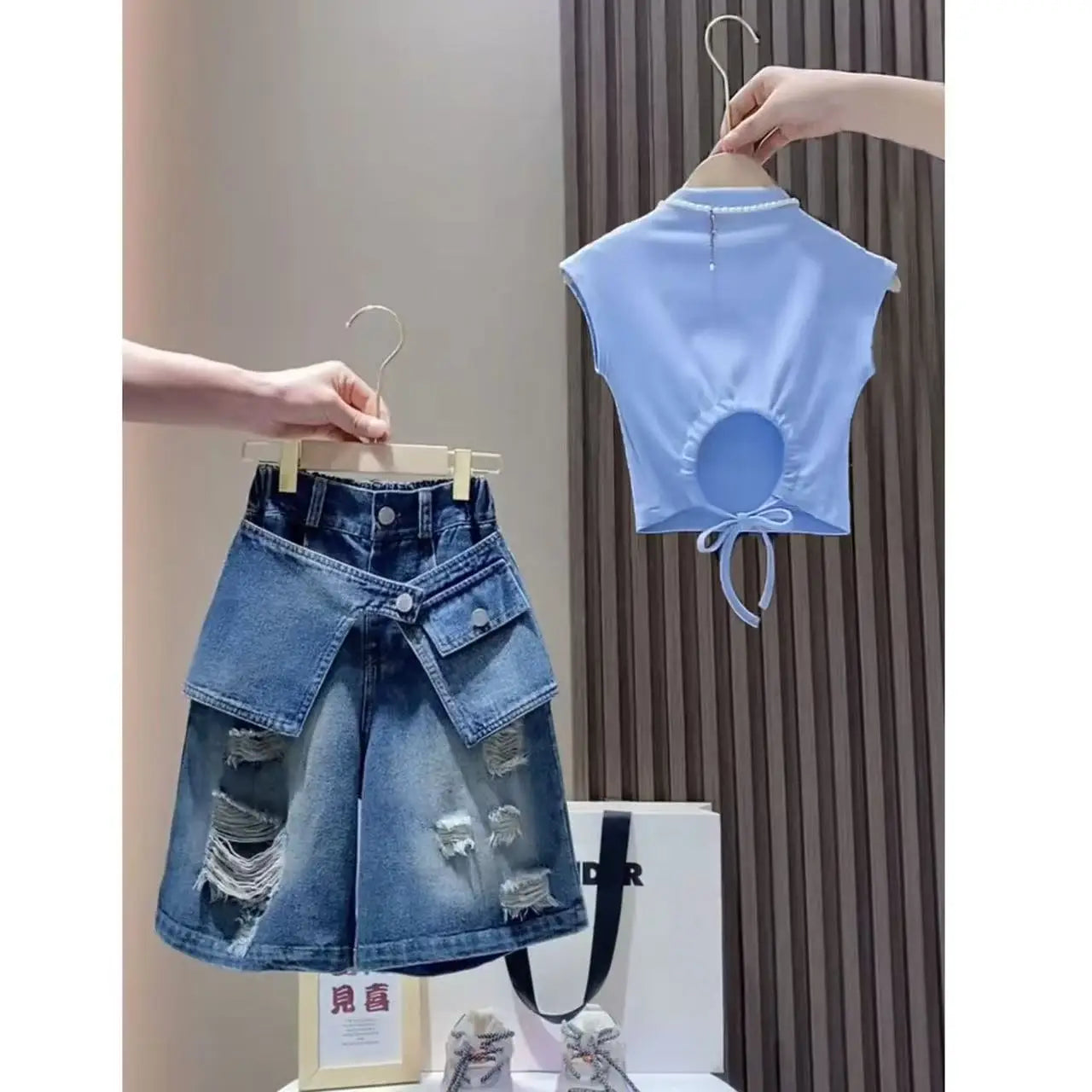 Girls' Set 2026New Mid sized Children's Short sleeved T-shirt Children's Fashionable Girls' Cowboy Five point Shorts 2 piece Set