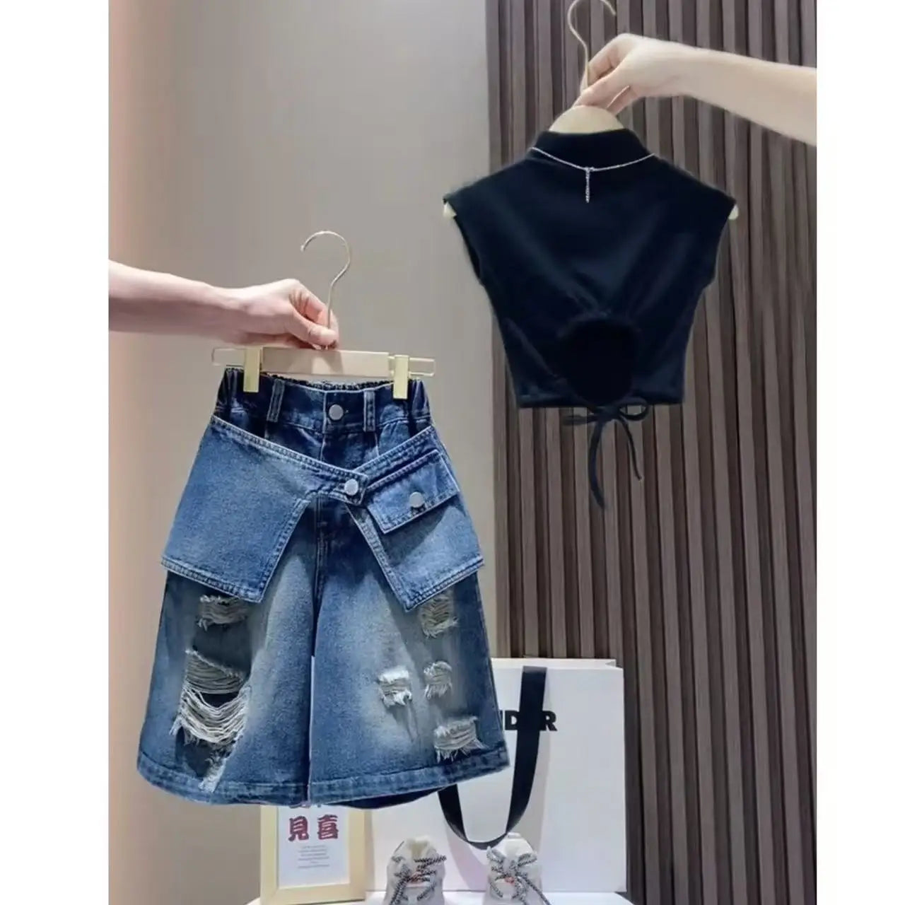 Girls' Set 2026New Mid sized Children's Short sleeved T-shirt Children's Fashionable Girls' Cowboy Five point Shorts 2 piece Set