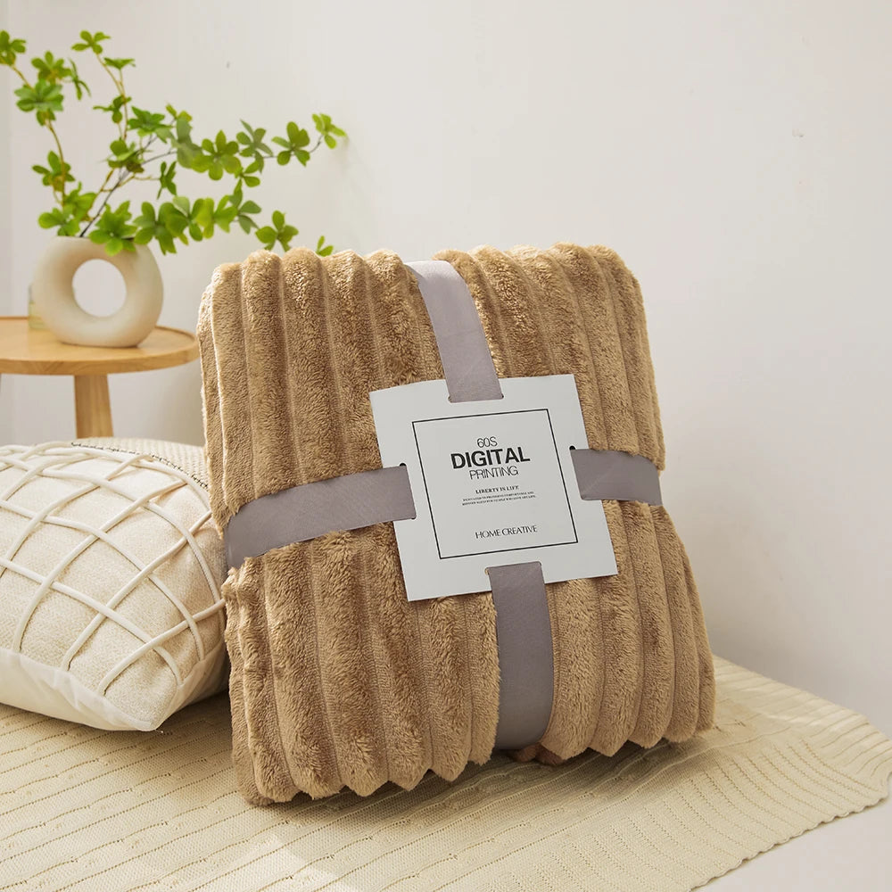 1pc Fluffy Coral Velvet Blanket Air-Conditioned Flannel Plush Comfortable Thickened and Warm Soft Plush Throw Blanket Bed Cover