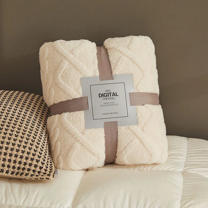 Fluffy Coral Velvet Throw Blanket – Soft Plush & Warm, Thickened Flannel, Comfortable for  Air-Conditioned Room, Luxury Decor
