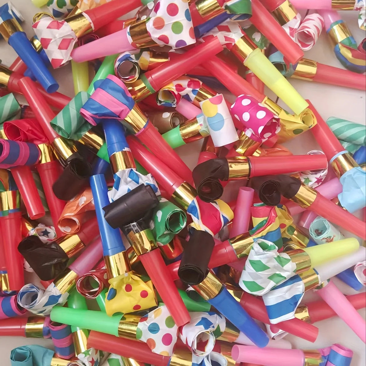 28/56pcs Long Nosed Whistle Creative Party Sounding Atmosphere Making Props Plastic Party Blowers Fun Whistles ZSY