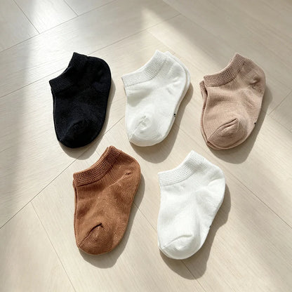 5 pairs of soft fabric baby socks in caramel color for infants and toddlers, suitable for babies aged 0-1 years, featuring boat-