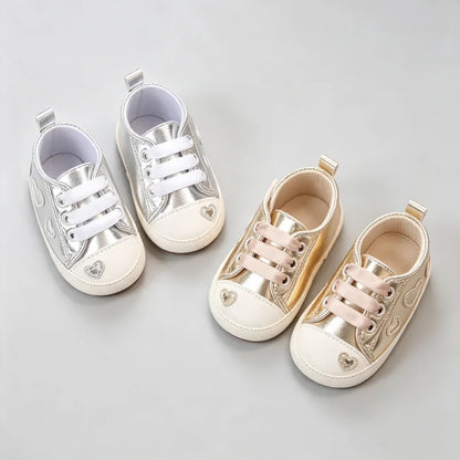 Baby Learning Walk Shoes, Silver Gold Shiny Heart Patch Baby Crib Shoes, Soft Light Cute Newborn Boys Girls Footwear 0-1 Year