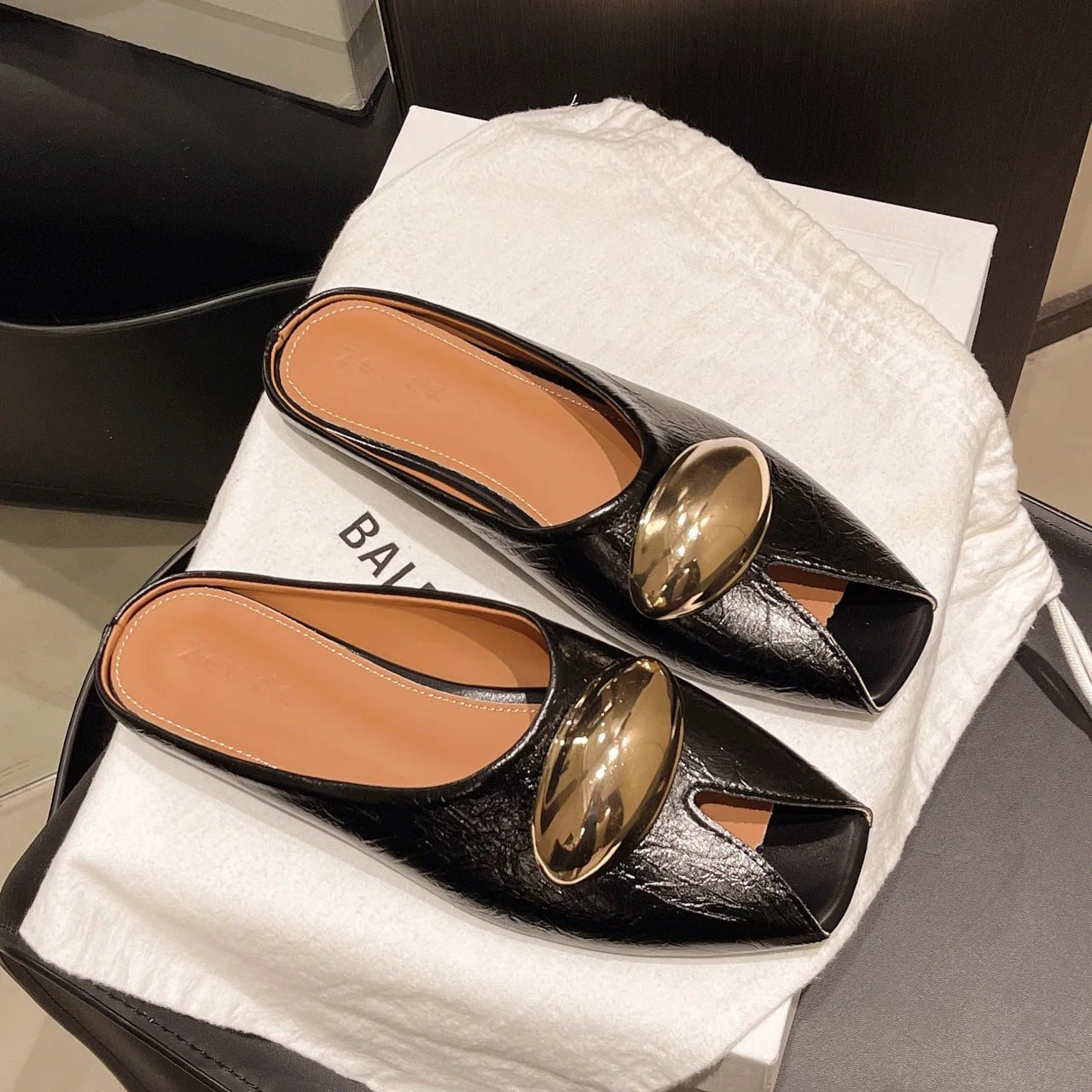 2026 new elegant temperament metal buckle fish mouth slippers fashionable flat shoes PU slippers