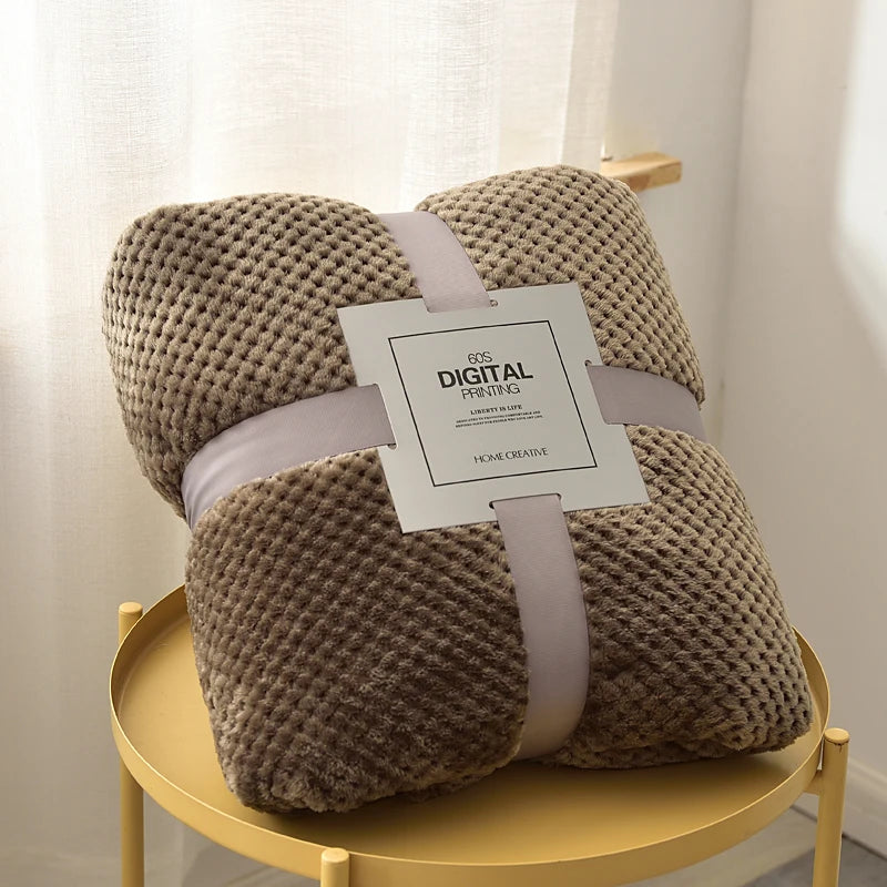 Fluffy Coral Velvet Blanket Flannel Plush Comfortable Thickened and Warm Soft Sofa Throw Blanket for Air-Conditioned Room Luxury