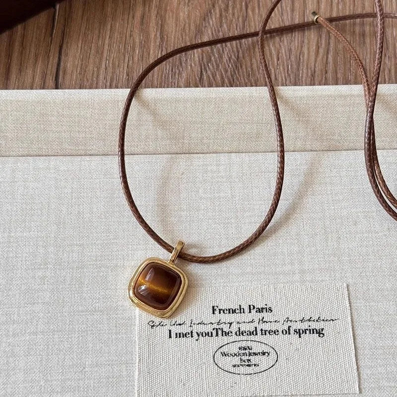 Vintage Leather Brown Stone Sun Pendant Beaded Choker Clavicle Chain Necklace For Women Unique Y2K Personalized Grunge Jewelry