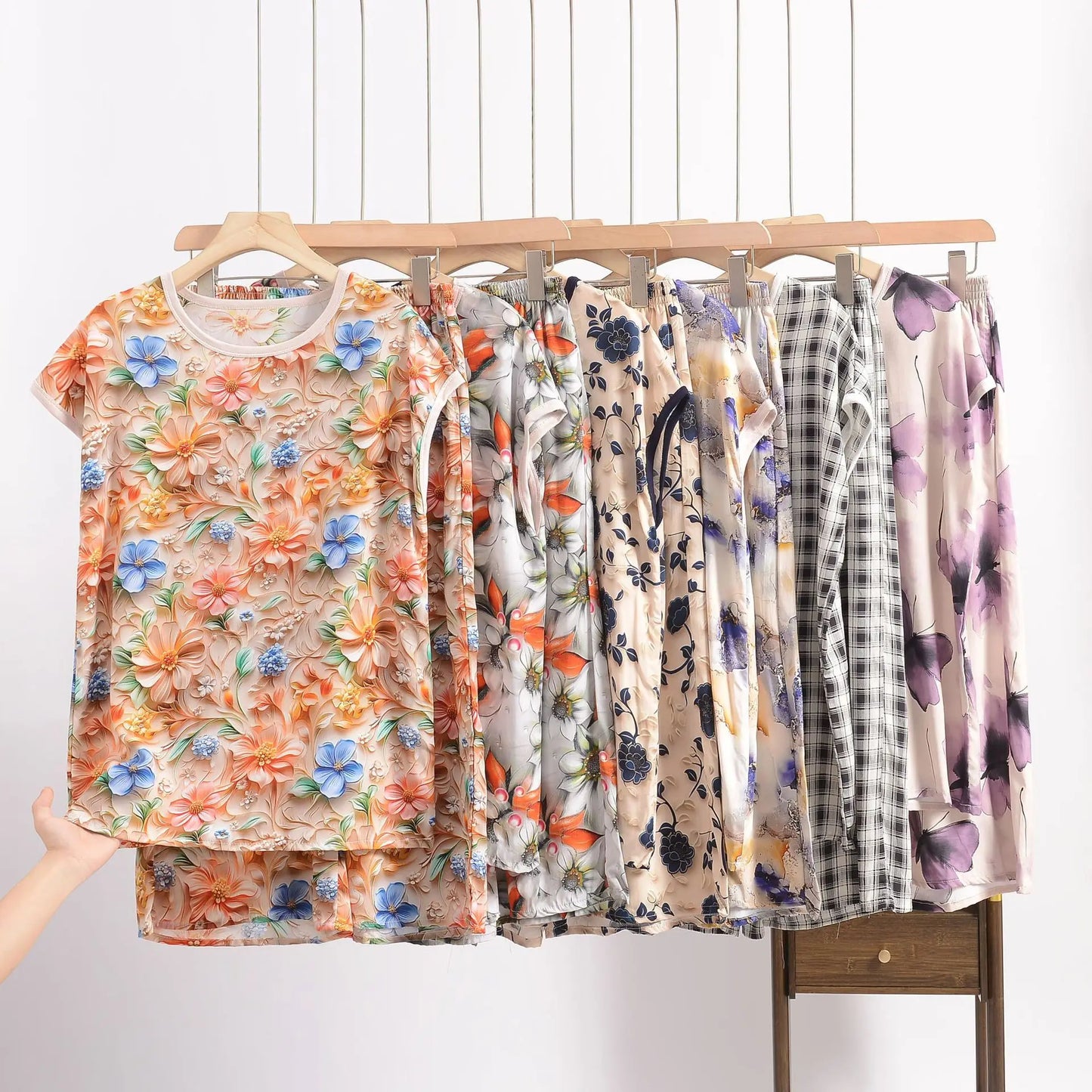 XL to 6XL Plus size Summer Pajamas set short sleeve Tshirt and Capri Pants Floral Print Loose homewear suits comfort sleepwear