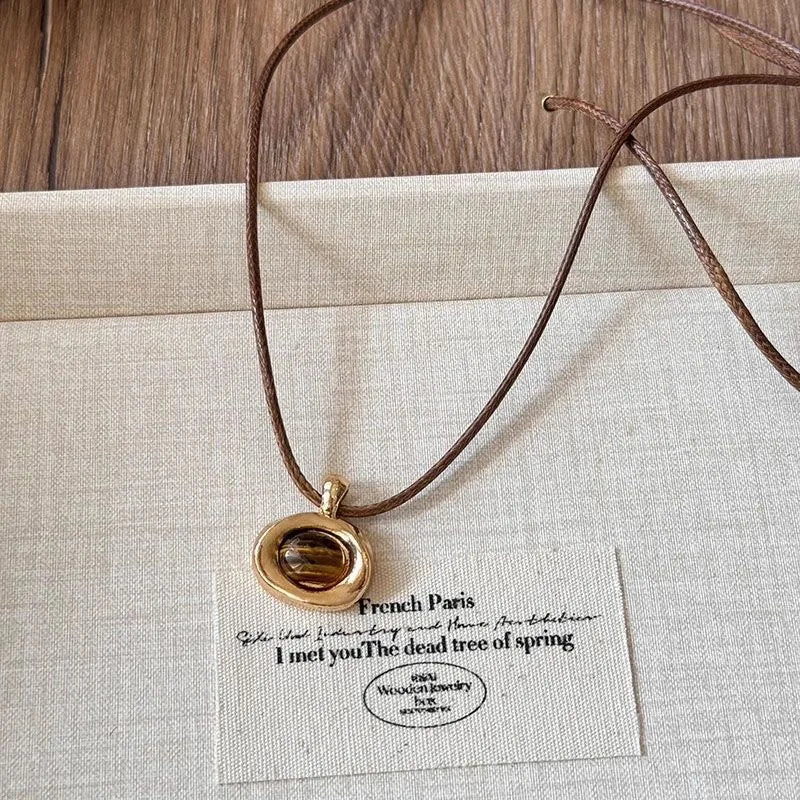 Vintage Leather Brown Stone Sun Pendant Beaded Choker Clavicle Chain Necklace For Women Unique Y2K Personalized Grunge Jewelry